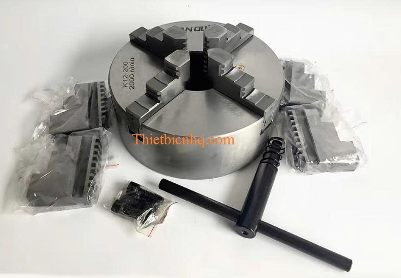 Phụ kiện mâm cặp 4 chấu K12 Phụ kiện mâm cặp 4 chấu K12 gồm chấu kẹp và chìa vặn
